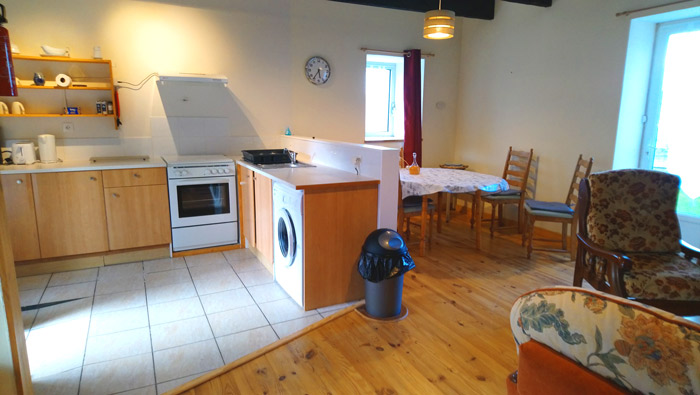 Cuisine equipée avec salon